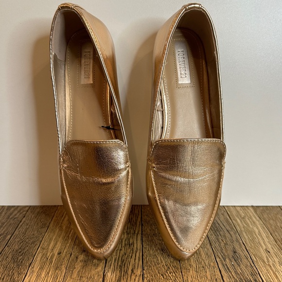 Brand New Forever 21 Rose Gold Pointed Toe Loafer. - Picture 2 of 6